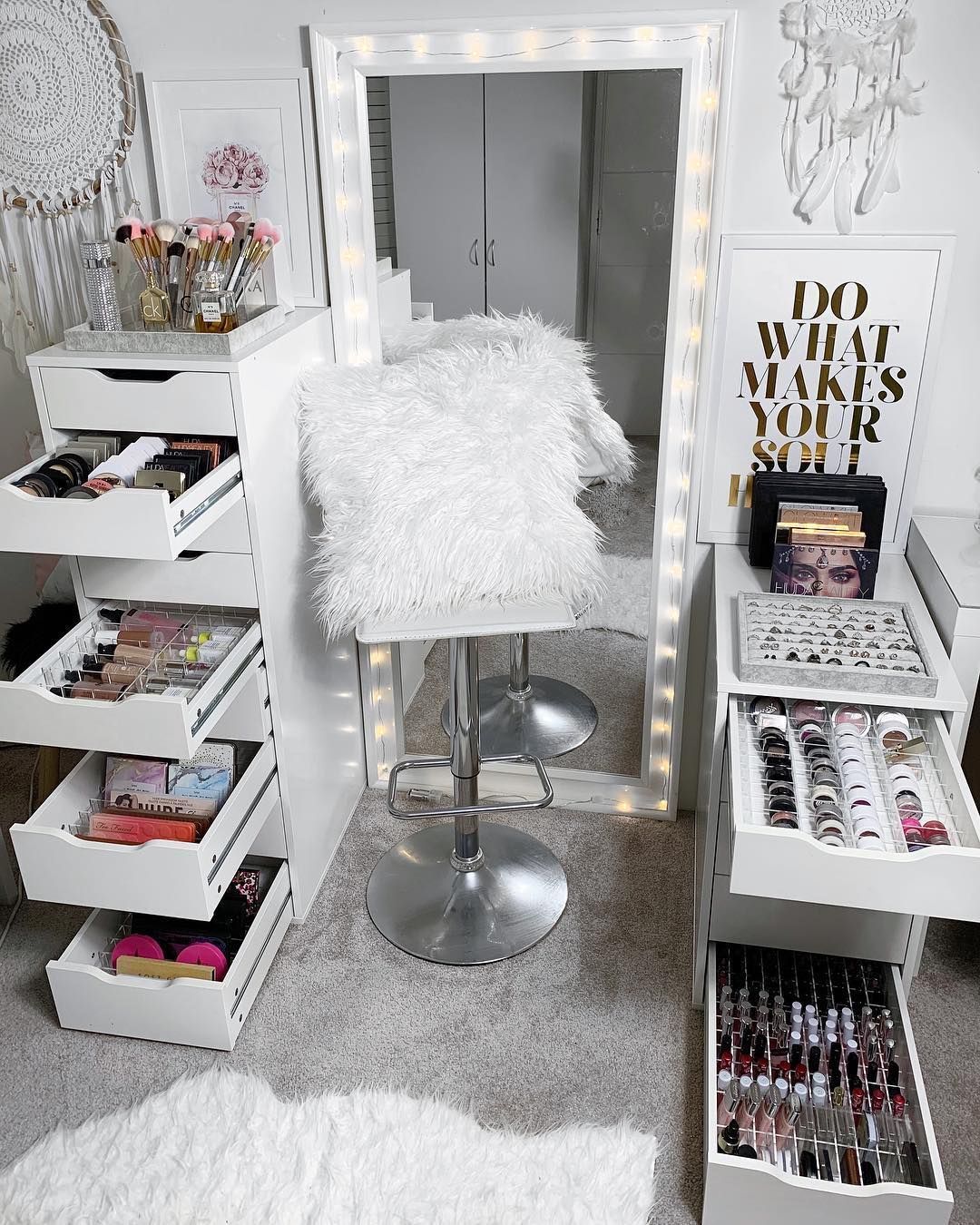 45 Brilliant Makeup Organizer & Storage Ideas for Girls -   14 makeup Storage table ideas