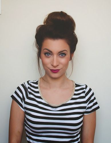 Quick and Easy Top Knot - No Sock or Hair Doughnut Required -   14 teacher hairstyles Easy ideas