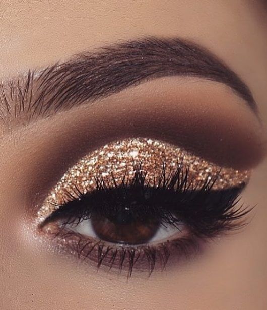 DIY Eye Makeup Sparkling Magic Gold Glitter! - Page 15 of 18 -   16 makeup for brown eyes ideas