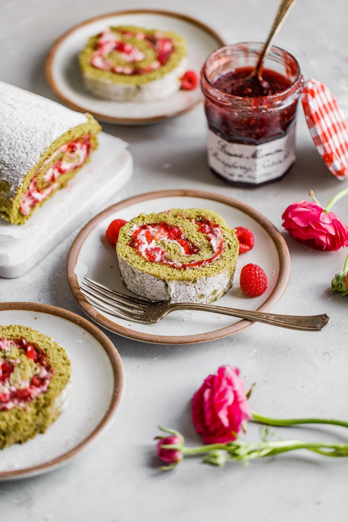 16 roll cake Photography ideas