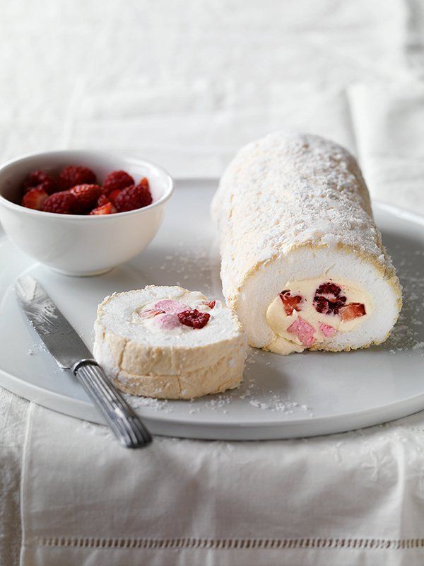 Six of the best: Pavlovas -   16 roll cake Photography ideas