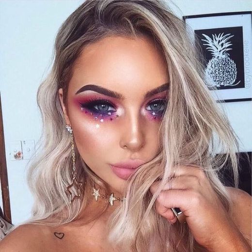 10 Glam and Glittery Makeup Looks -   10 makeup Festival looks ideas