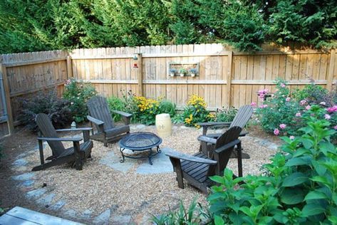 30 Beautiful Small Backyard Fence And Garden Design Ideas For Your Garden -   14 garden design Fence outdoor living ideas