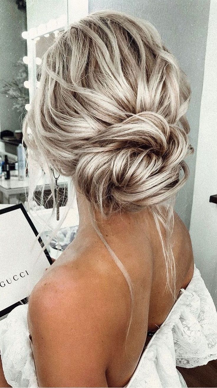 Gorgeous & Super-Chic Hairstyle That's Breathtaking -   18 hairstyles Bun messy ideas