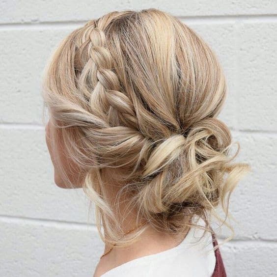 10 Different Ways To Style A Mom Bun -   18 hairstyles Bun messy ideas