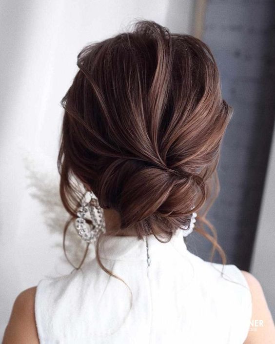 32 Easy and Chic Hairstyles Ideas for Long Hair -   18 hairstyles Bun messy ideas