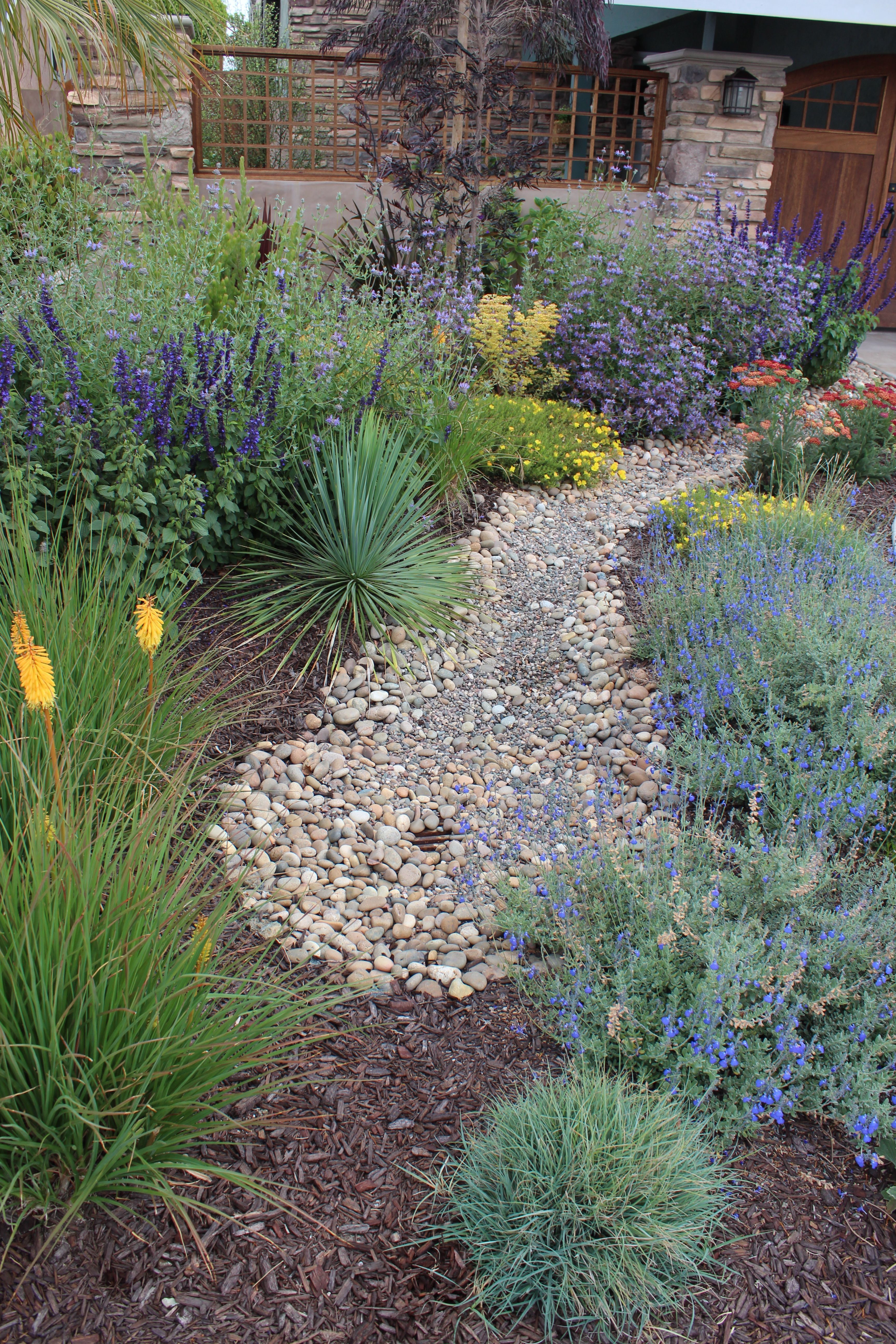 CA Friendly Design Ideas -   7 garden design Water paths ideas