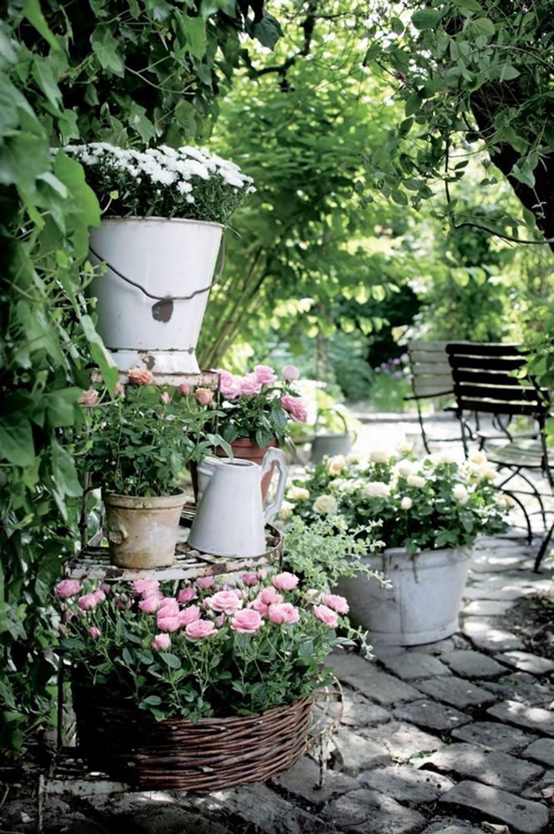 28 Most Creative Vintage Garden Decorations For Your Home Outdoor Ideas -   18 plants Outdoor ideas