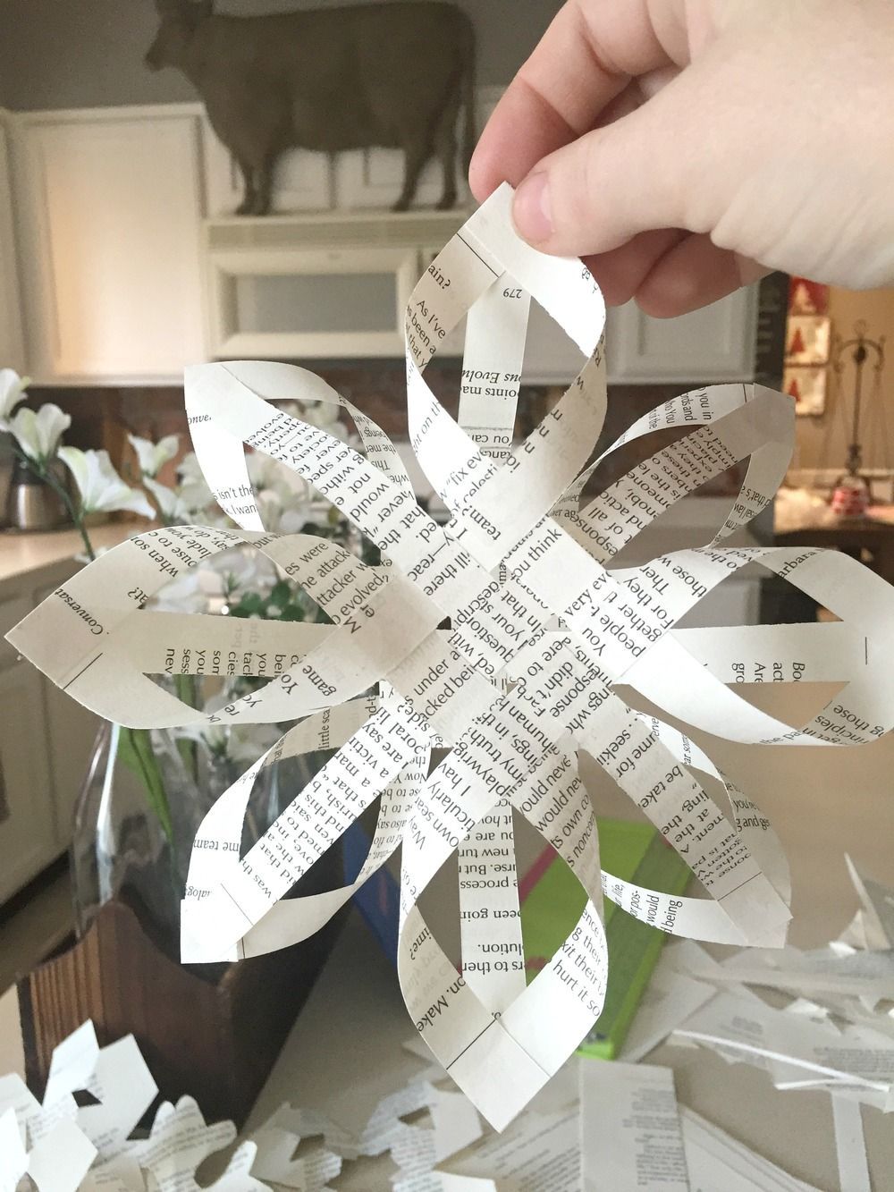 DIY 3D Paper Snowflake Garland - Tutorial -   18 room decor Christmas paper snowflakes ideas