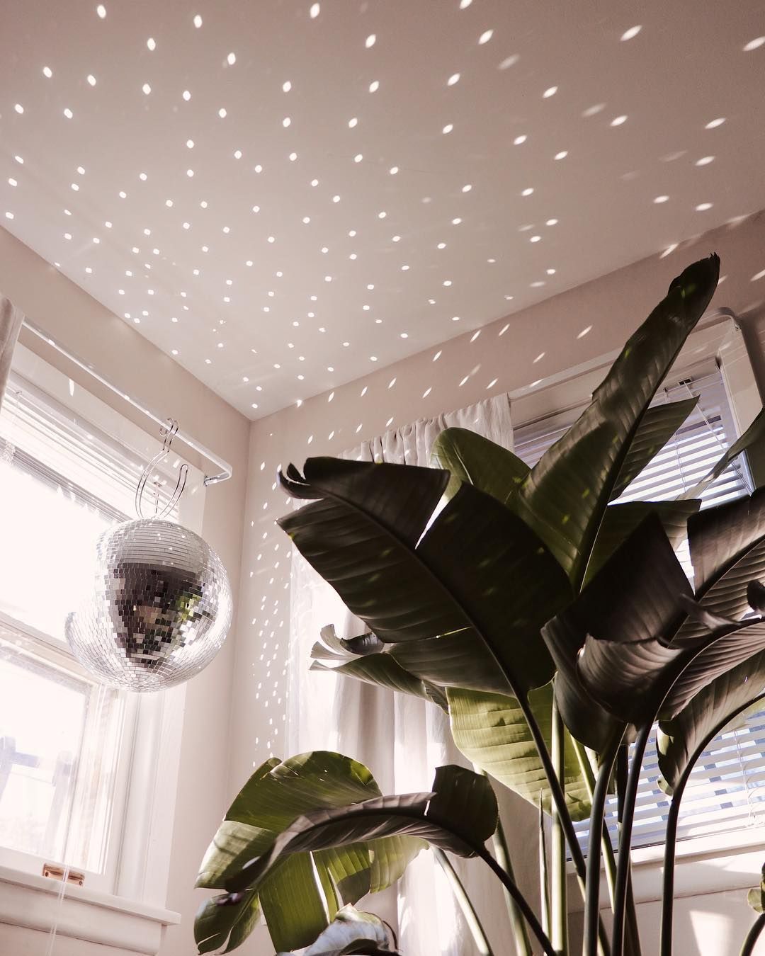 How to Incorporate a Disco Ball into Your Decor -   18 room decor Escritorio vintage ideas