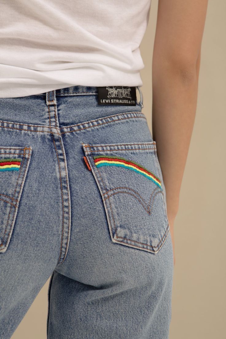 25 +> Yes! Somewhere over the rainbow ... what a nice idea! Design your own jeans with a rainbow embroidery -   10 DIY Clothes Shoes fashion ideas