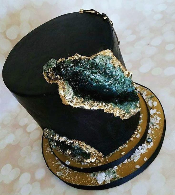 10 Mesmerizing Geode Cakes -   12 black cake Birthday ideas