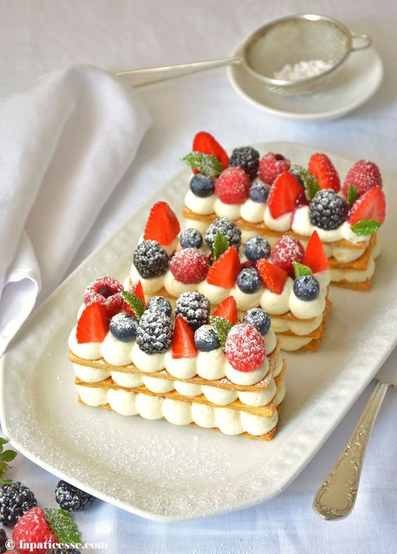 laky French pastry topped with fruits -   12 desserts French patisserie ideas