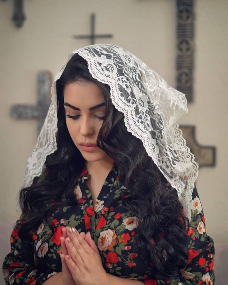 Why Millennial Catholics Are Re-Adopting the Traditional Chapel Veil -   14 catholic wedding Veils ideas