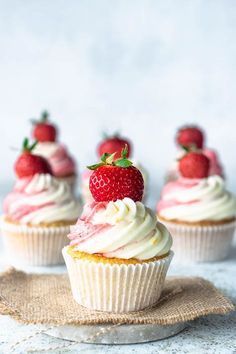 Strawberry Lemonade Cupcakes -   14 cup cake Strawberry ideas