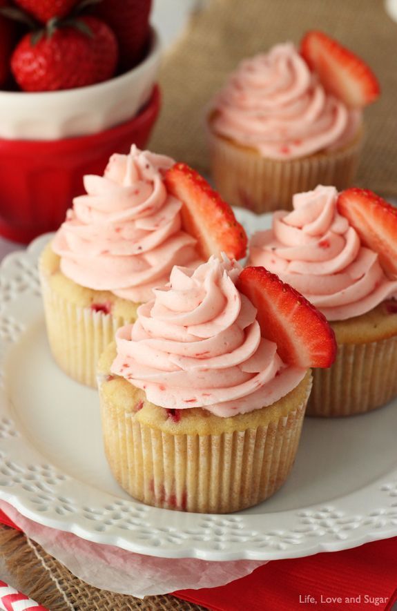 Fresh Strawberry Cupcakes -   14 cup cake Strawberry ideas