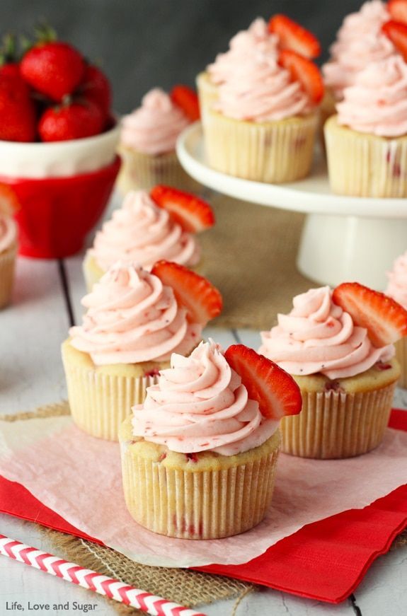 Fresh Strawberry Cupcakes -   14 cup cake Strawberry ideas