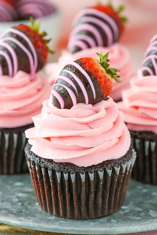 Chocolate Covered Strawberry Cupcakes -   14 cup cake Strawberry ideas