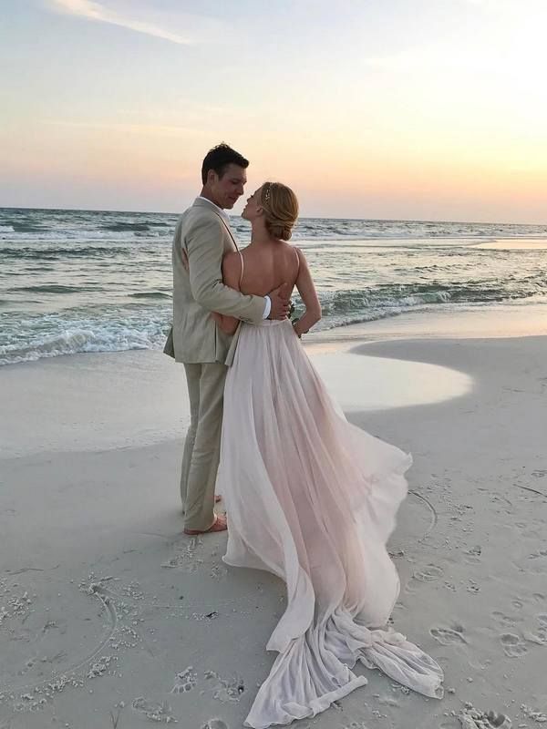 20 of the Prettiest Beach Wedding Photo Ideas -   16 beach wedding Photos ideas