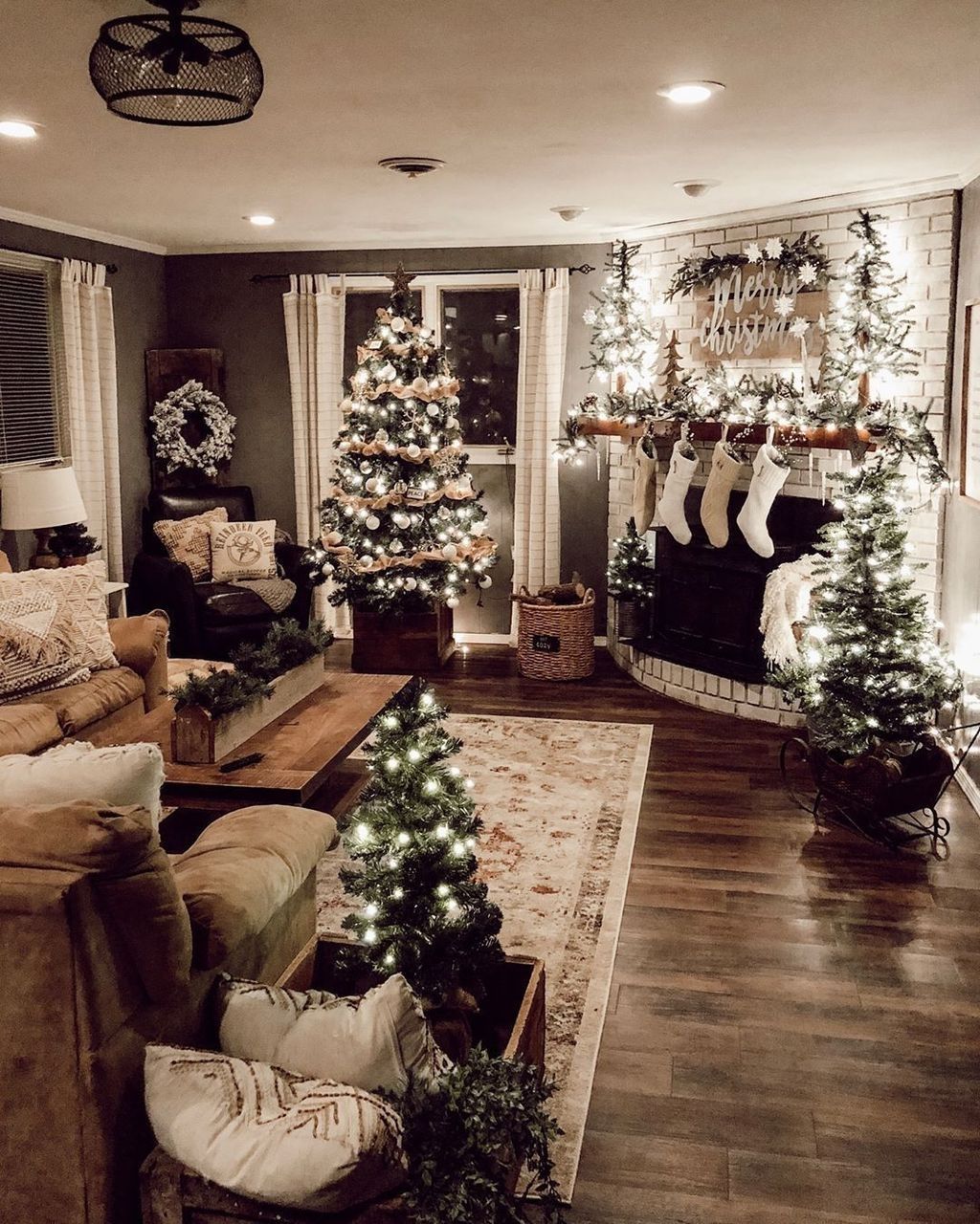 30+ Newest Christmas Decorating Ideas That Will Spark Your Creativity -   17 holiday Christmas ideas