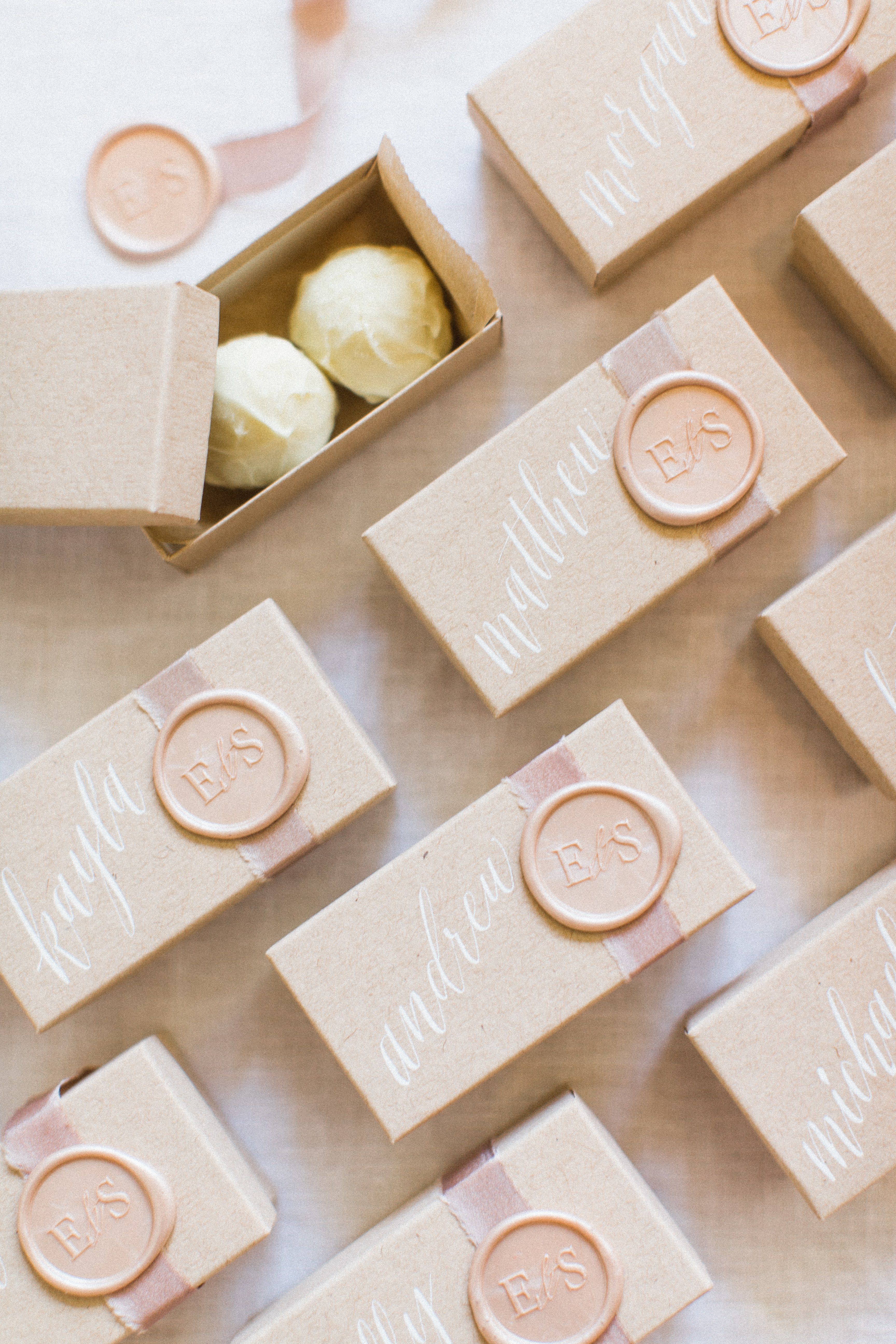 10 Things All Guests Love at Winter Weddings -   17 wedding Favors chocolate ideas