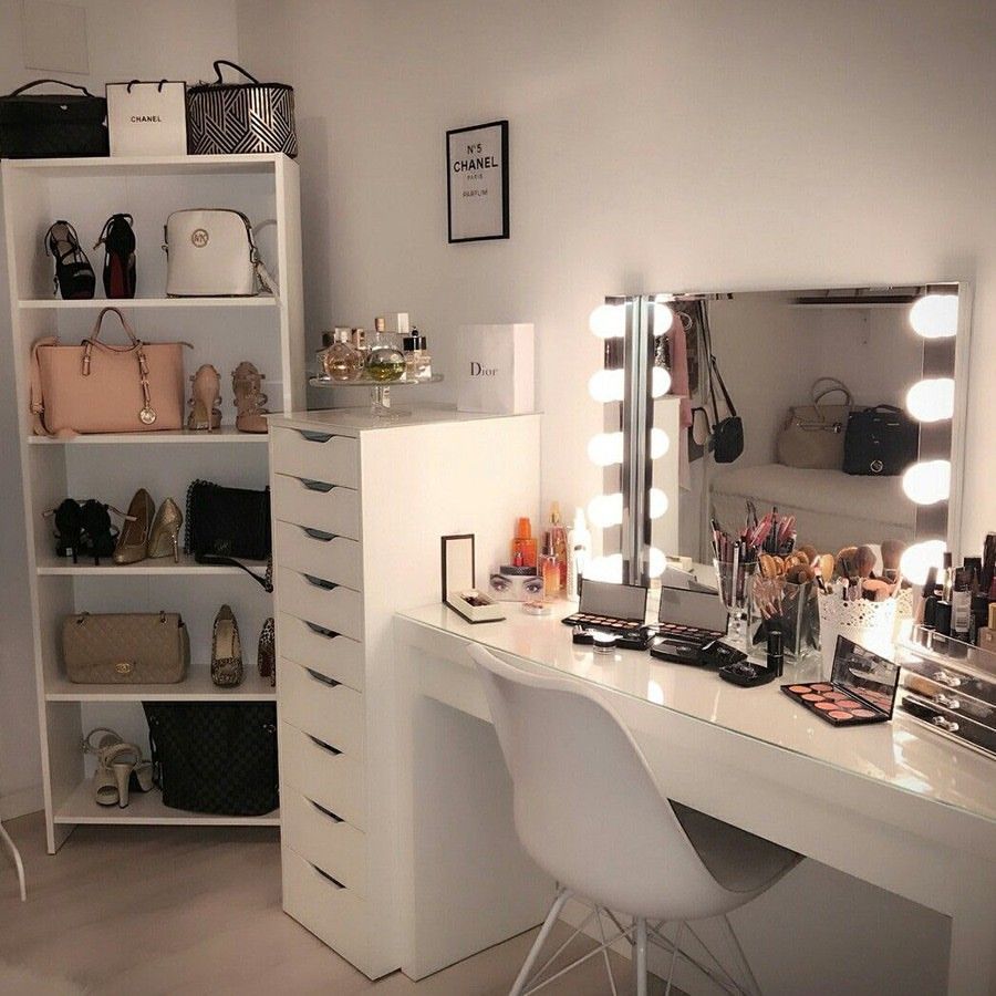 30+ Clever Ways to Use Small Space for Dressing Table with mirror -   19 room decor Wall bedroom ideas