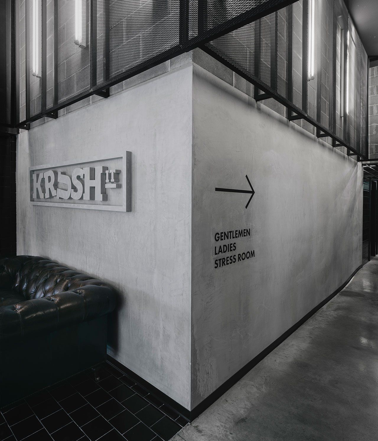 Breaking a Sweat at Krush-it Boutique Fitness Club by Est?dio AMATAM in Braga, Portugal -   7 fitness Room website ideas