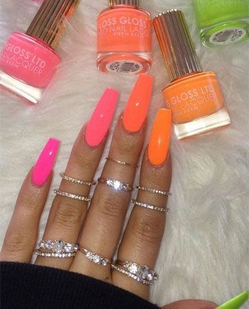 12 bright holiday Nails ideas