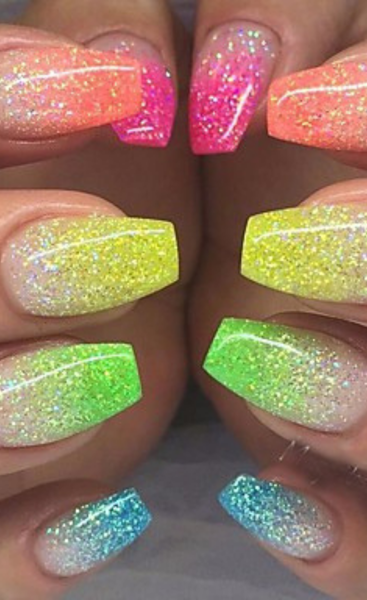 12 bright holiday Nails ideas