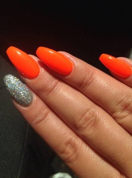 12 bright holiday Nails ideas