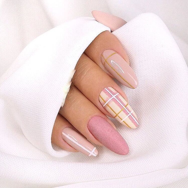 12 bright holiday Nails ideas