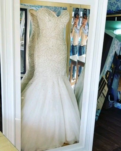 Mirrored framed Wedding dress -   12 dress Room store ideas