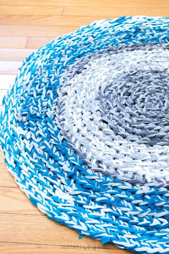 DIY Rag Rug: How to Finger Crochet a Circular T Shirt Rug -   14 DIY Clothes Shirts rag rugs ideas