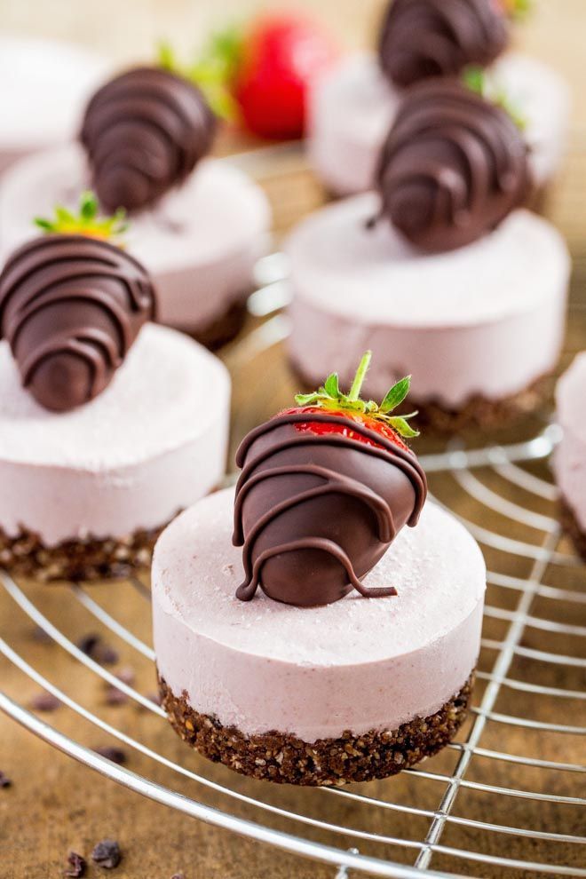 Vegan Strawberry Cheesecakes -   15 desserts Mini raw vegan ideas
