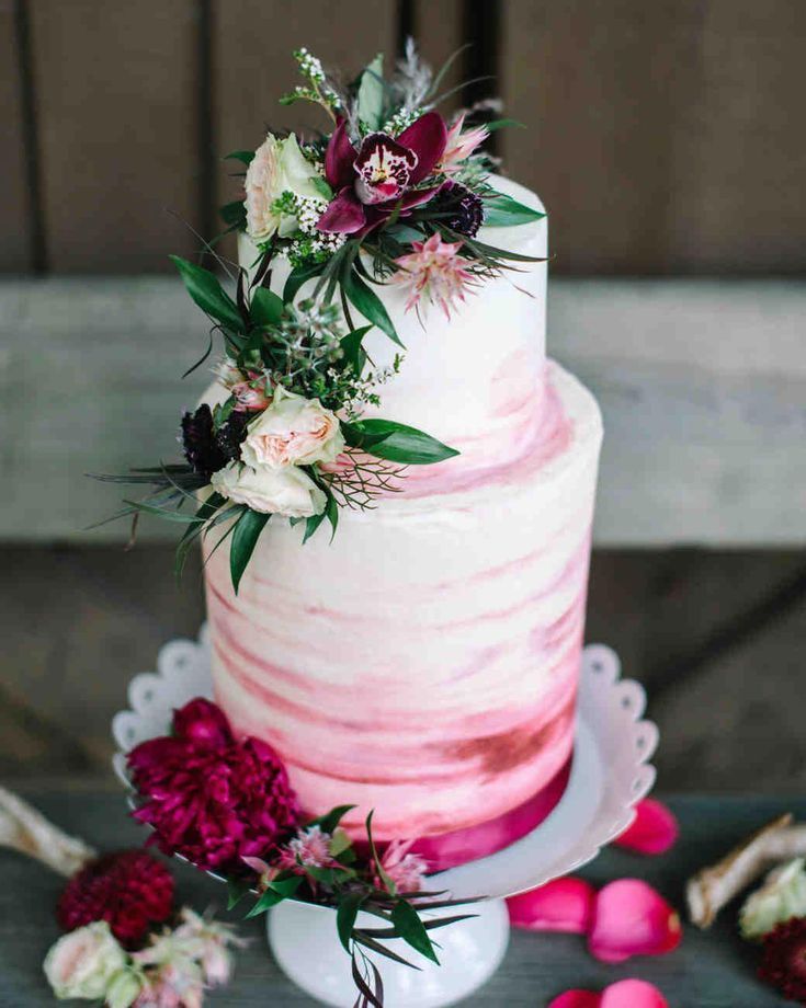 The Prettiest Ombr? Wedding Cakes for Couples Who Love Color -   16 wedding Cakes red ideas