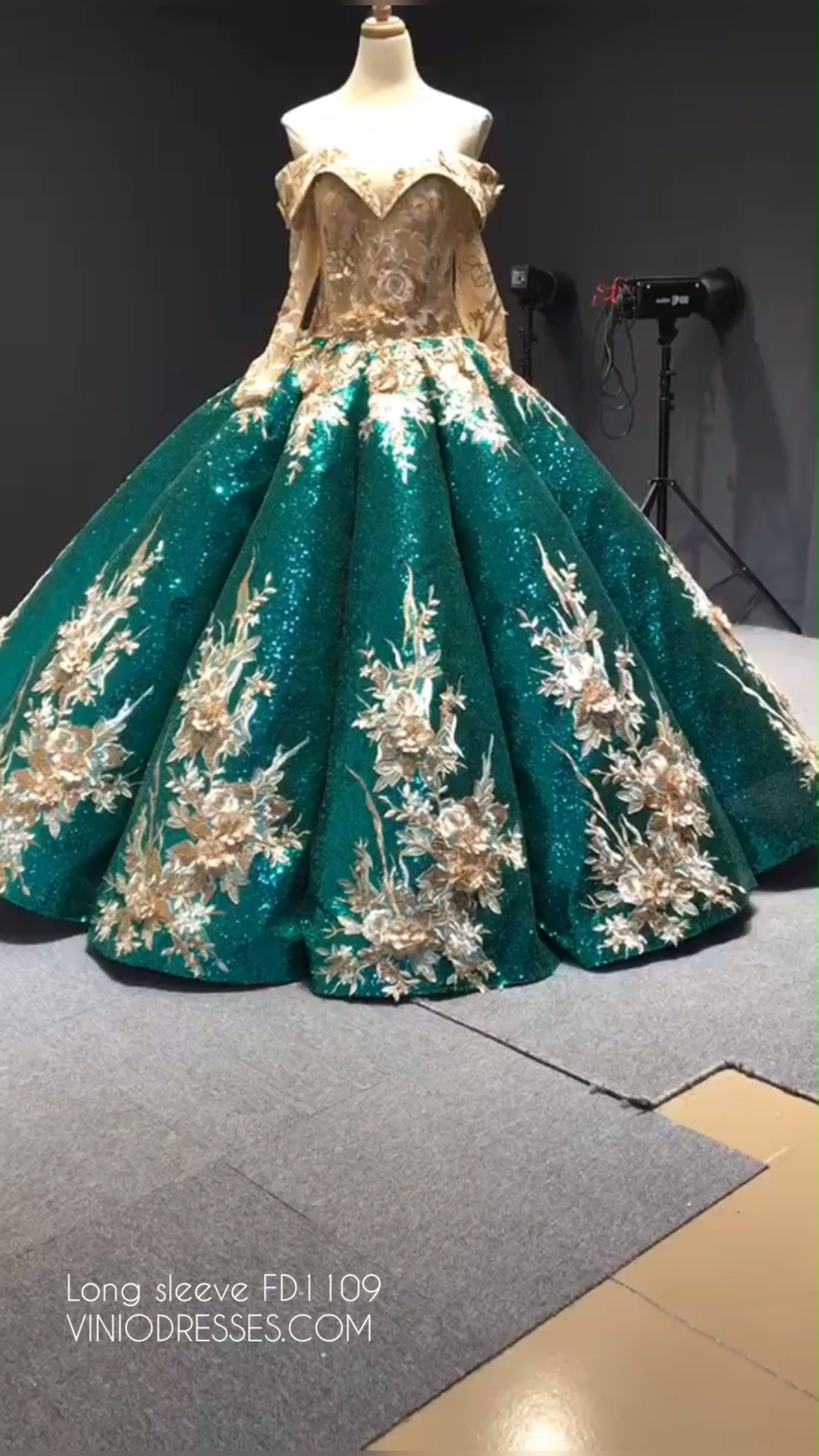 Tiffany Blue Vintage Princess Ball Gowns Sparkly Long Prom Dresses FD1109 -   18 dress Blue green ideas