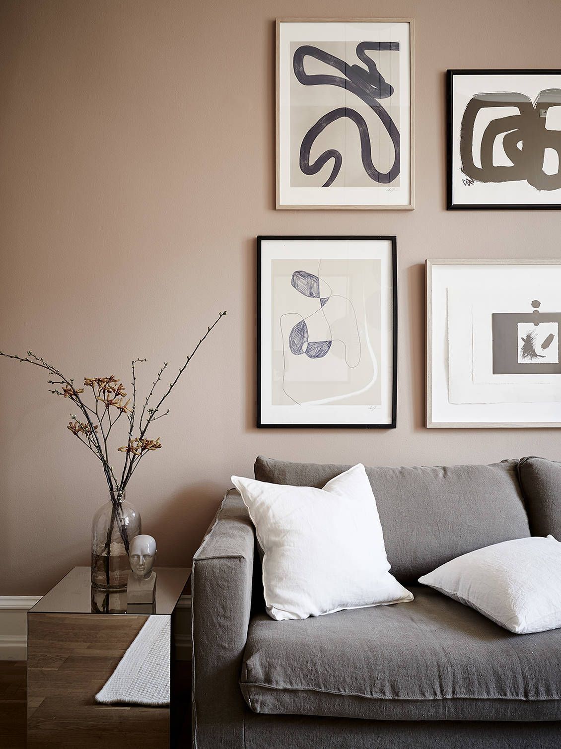 Un appartement qui envoie du bois (et du rose -   19 room decor Colorful wall ideas