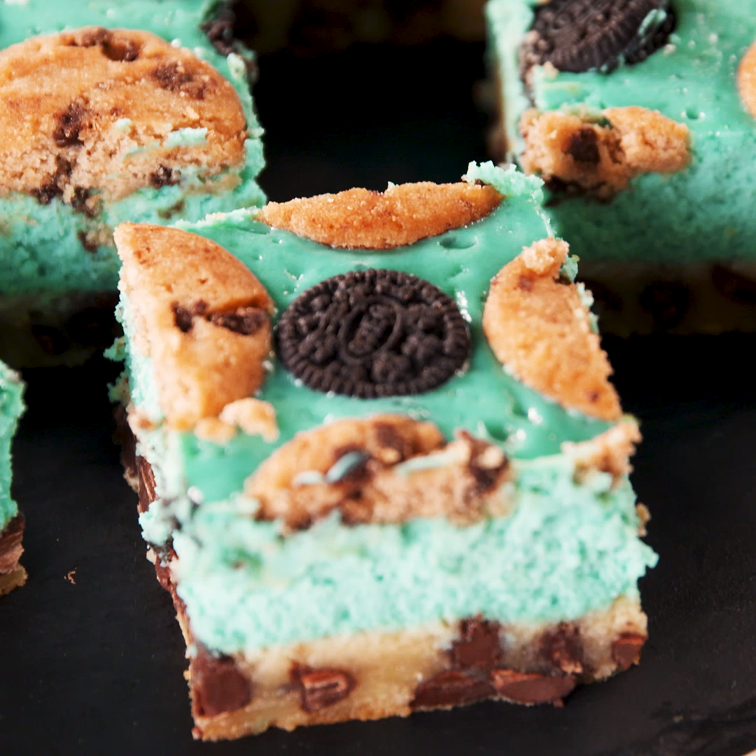 Cookie Monster Cheesecake Bars -   24 desserts Bars videos ideas