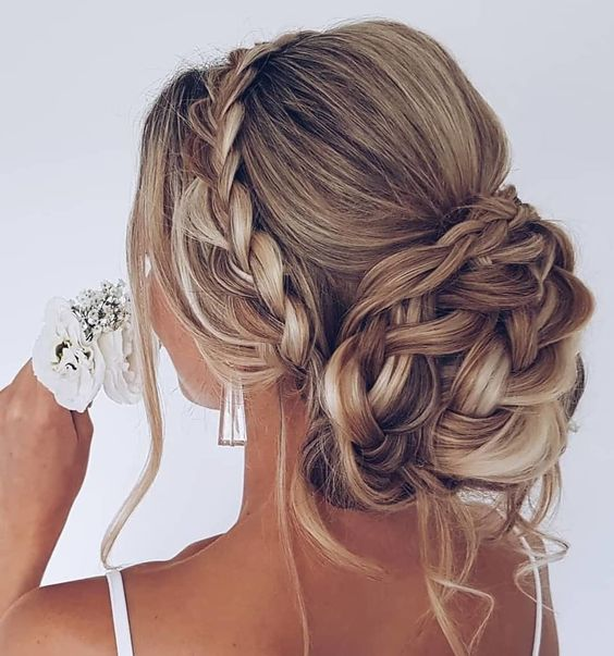 Stunning Wedding Hairstyles For The Elegant Bride - Page 43 of 50 -   13 hairstyles Wedding locks ideas