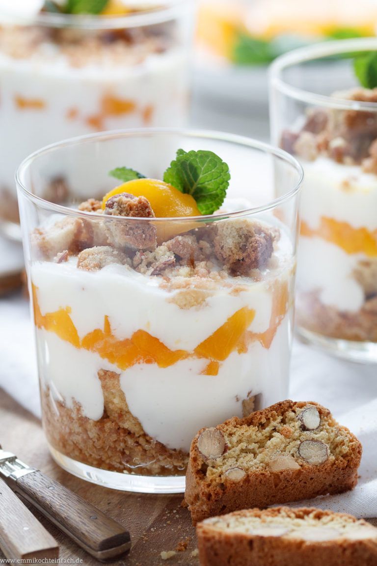 Joghurt Cantuccini Dessert mit Pfirsichen - emmikochteinfach -   14 desserts Im Glas cantuccini ideas
