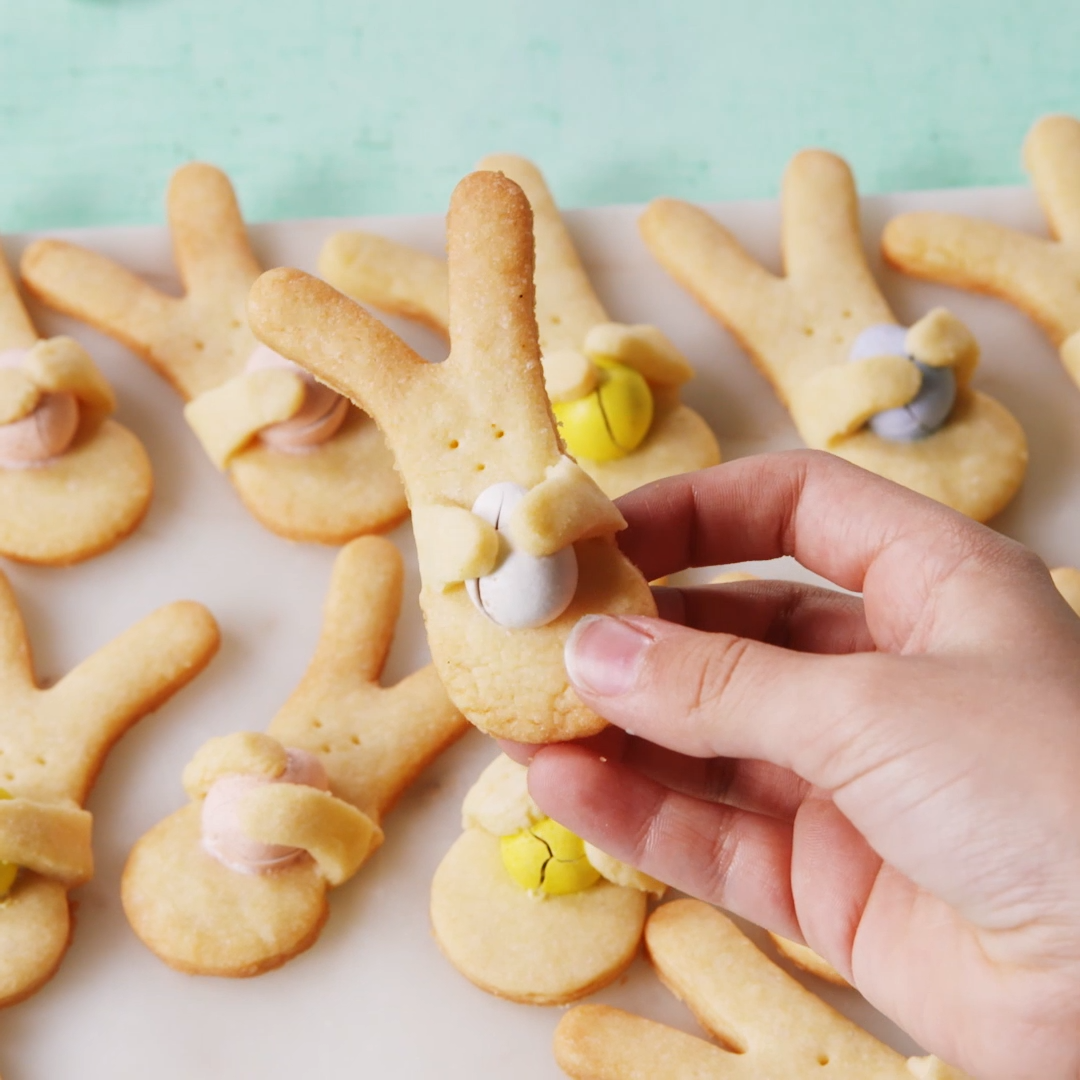 Easter Bunny Hug Cookies -   16 desserts Spring cooking ideas