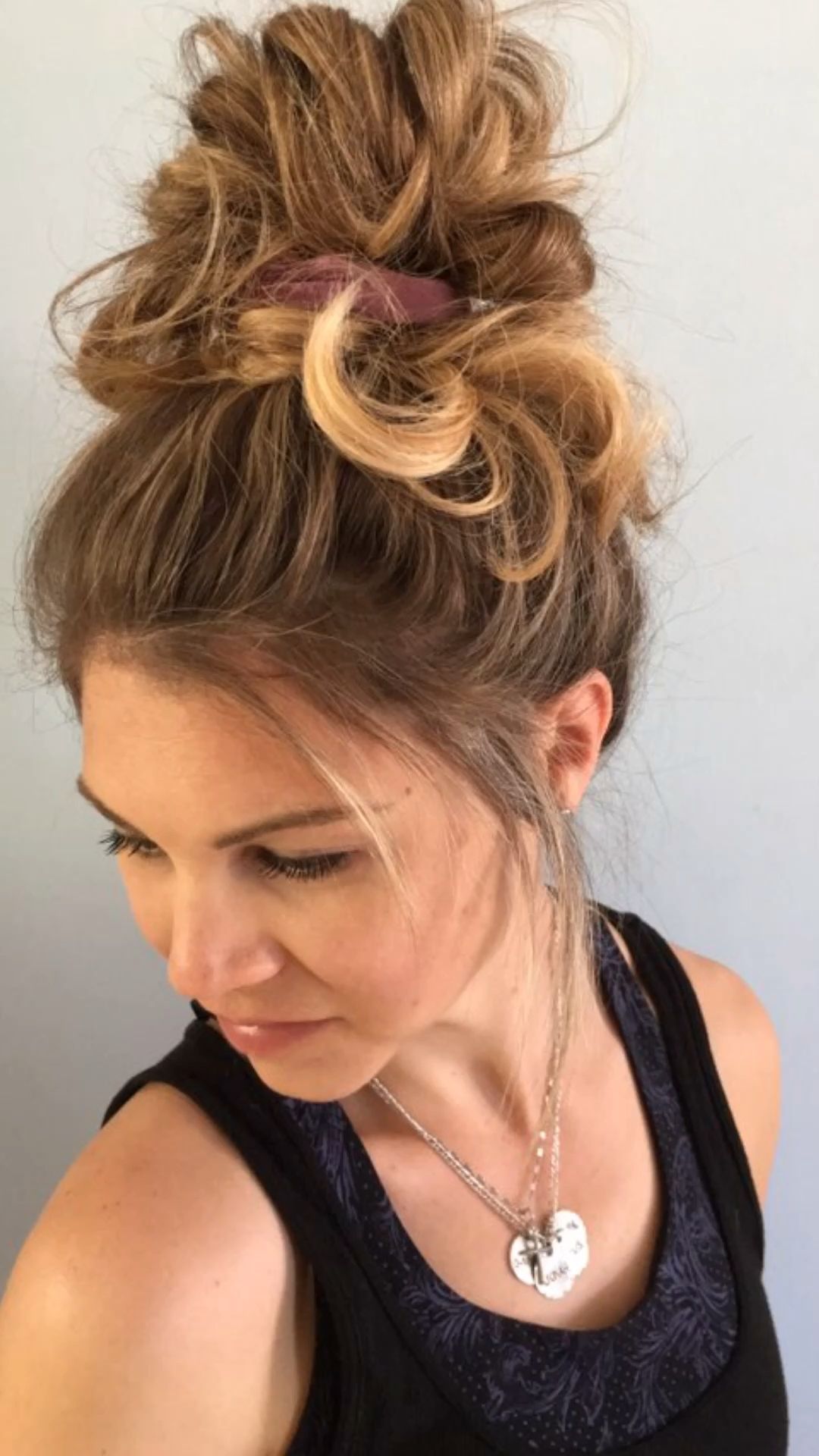 Messy Bun - Help Yourself -   10 messy hairstyles Curly ideas