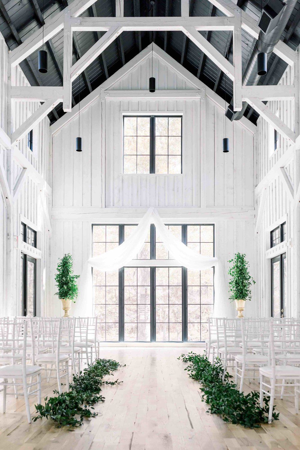 11 white wedding Barn ideas