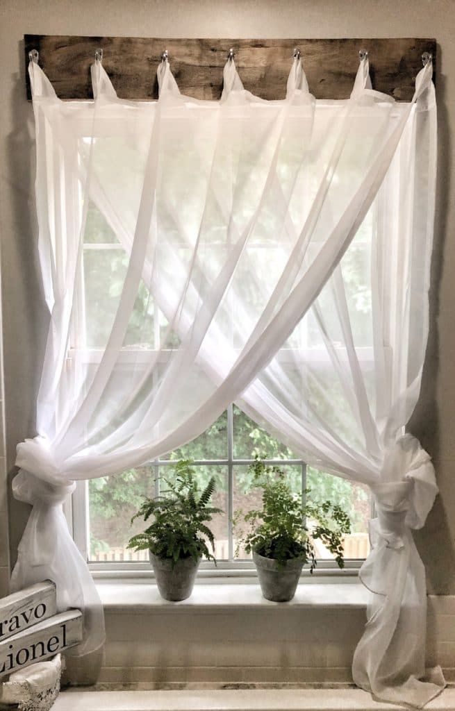 Window (curtains, shutters, rods, etc) - https://pickndecor.com/interior -   16 plants Apartment curtains ideas