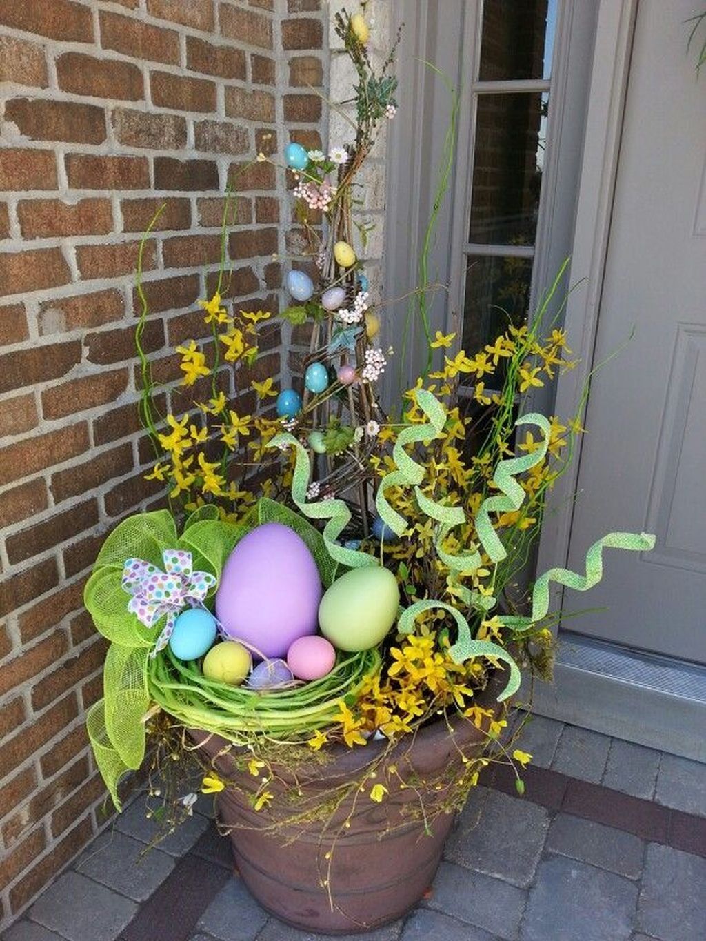 42 Best Easter Front Porch Decor Ideas - HOMYHOMEE -   19 holiday Decorations easter ideas