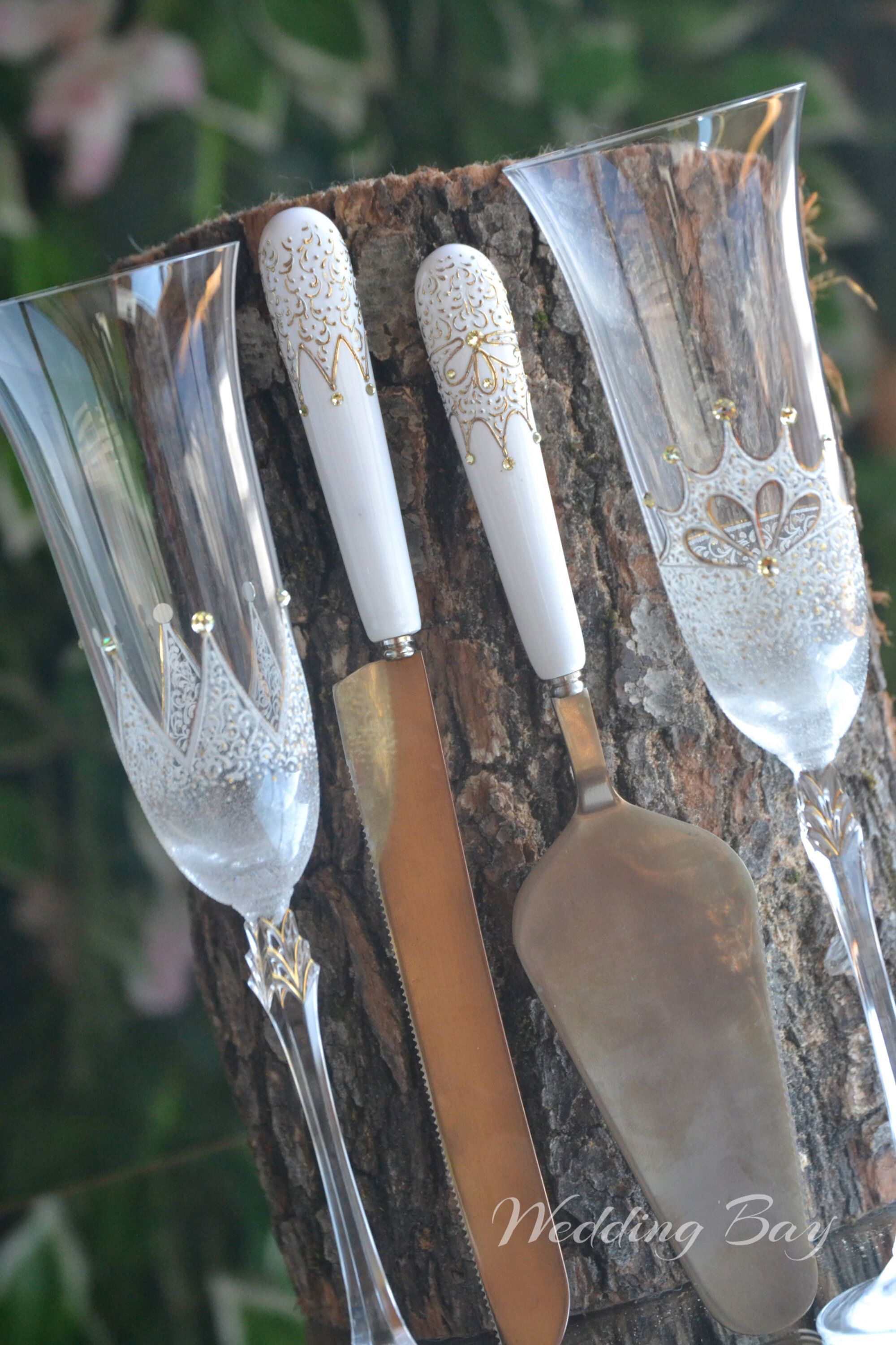 Royal Wedding Glasses and Matching  Cake Serving Set - King and Queen crown glasses, cake server and knife -   15 cake Wedding royal ideas