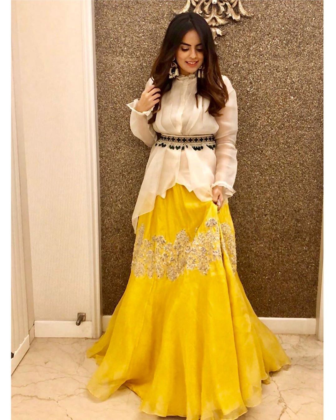 Ridhi Mehra on Instagram: “@SimranGJagwani in our organza blouse + skirt ensemble styled with our signature embellished belt. —? Shop the look:?? в­ђпёЏ At our flagship…” -   16 dress Indian party wear ideas