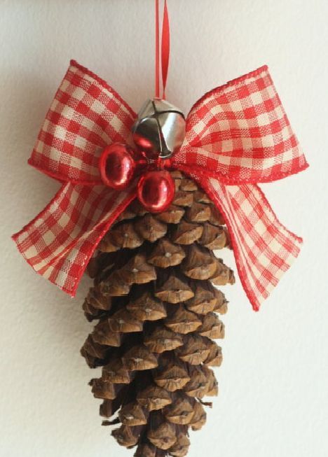Cheap and Easy Christmas Decorations for Living Room – Pine Cone Ornaments -   16 room decor Easy christmas gifts ideas