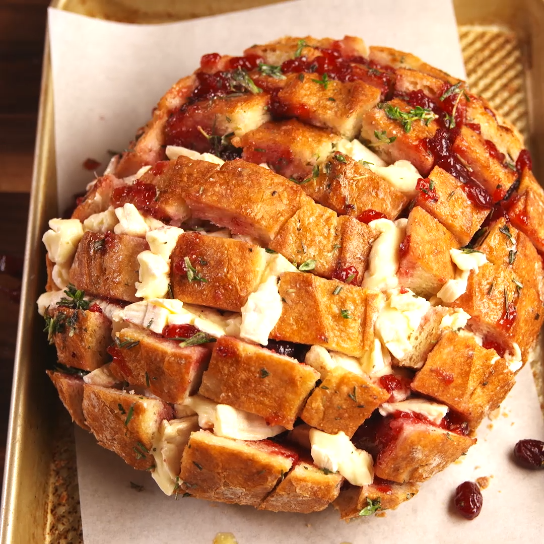 Cranberry Brie Pull-Apart Bread -   17 savory holiday Food ideas