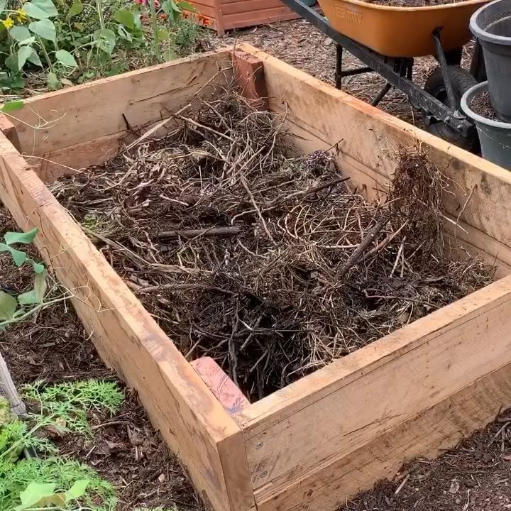 How to fill a raised bed for under $10 -   20 garden design Vegetable videos ideas